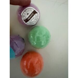 6 bath bombs different colors and scents NEW